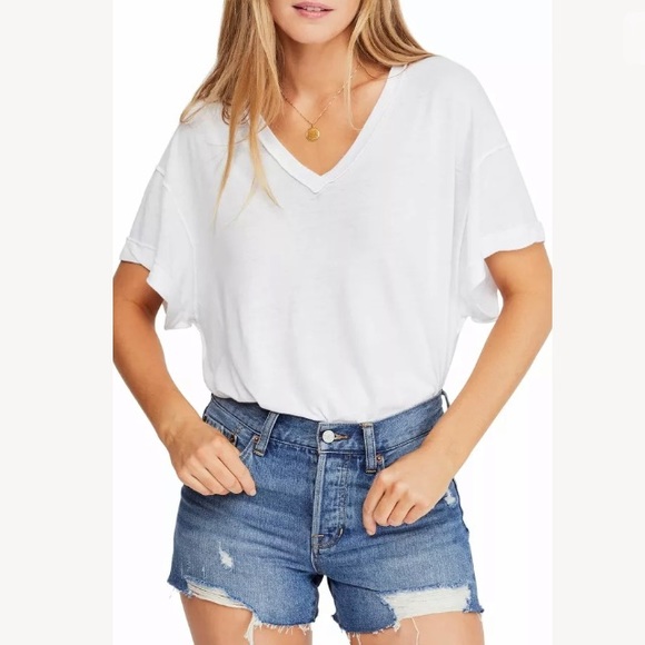 Free People Tops - FREE PEOPLE WHITE CLASSIC KNIT TOP